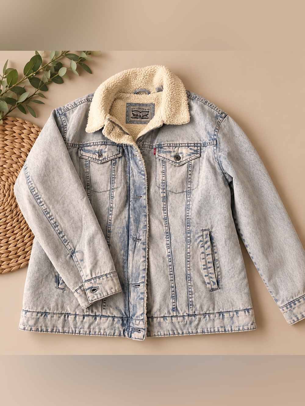 Levi’s Denim Jacket 🤍
